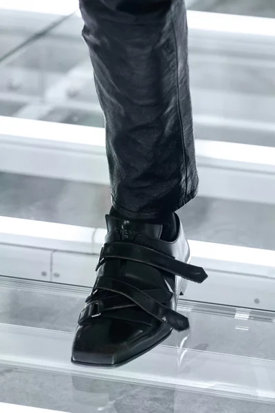Look 18